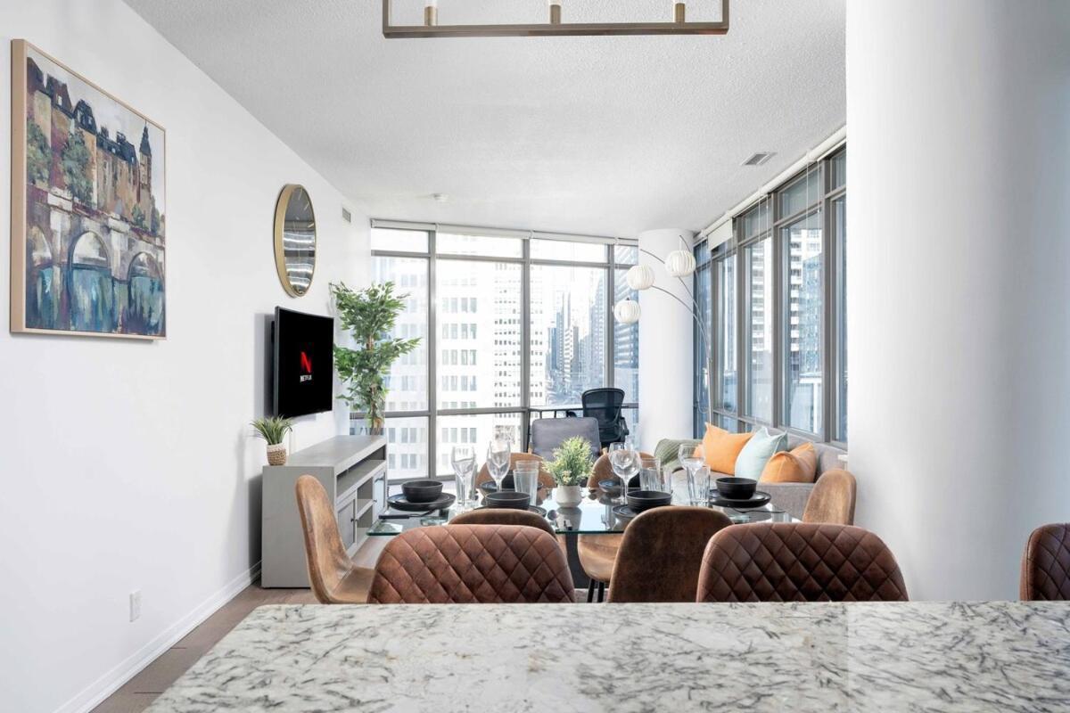 Beautiful 2br 2ba W 4 Beds Near Yorkville Bloor Apartment